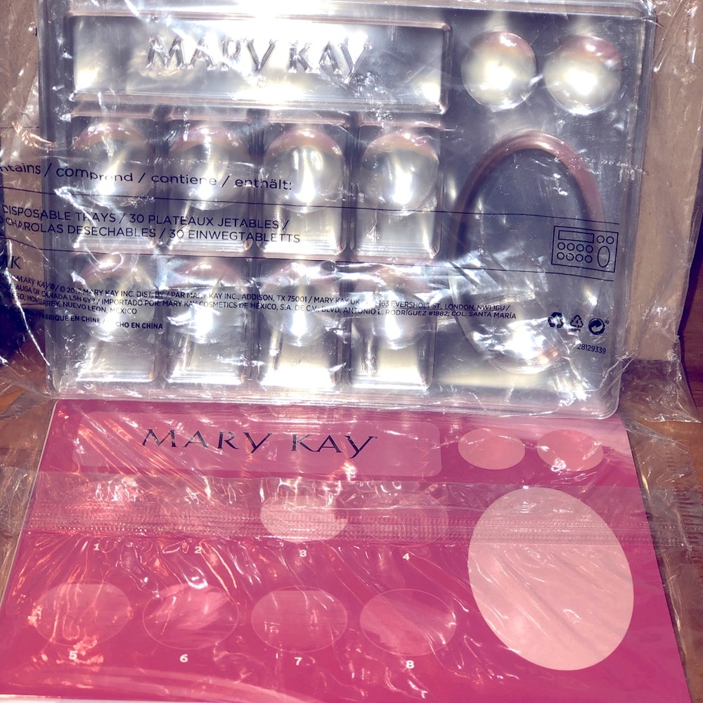 Mary Kay disposable trays (30) with the party tray inserts (pack of 10).